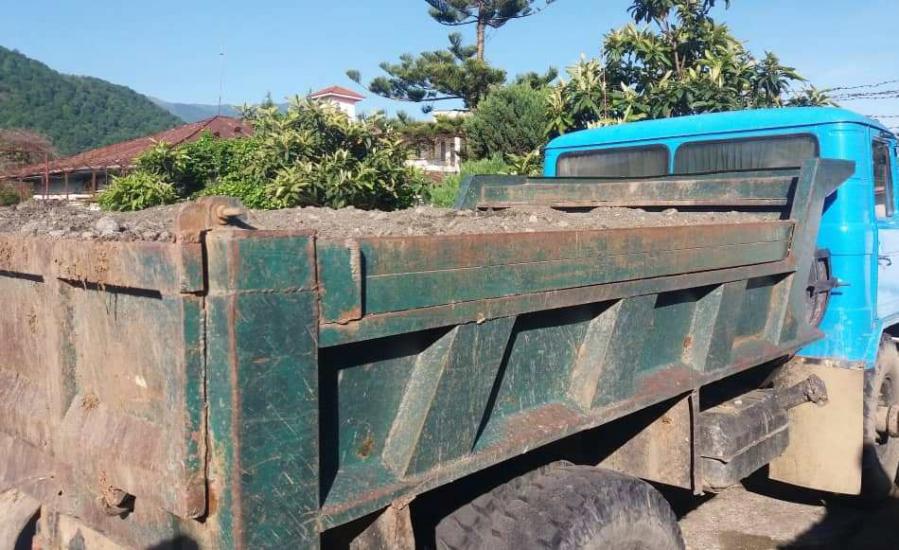 دستگیری ۱۰ نفر از برداشت کنندگان غیرمجاز شن و ماسه در فومن
