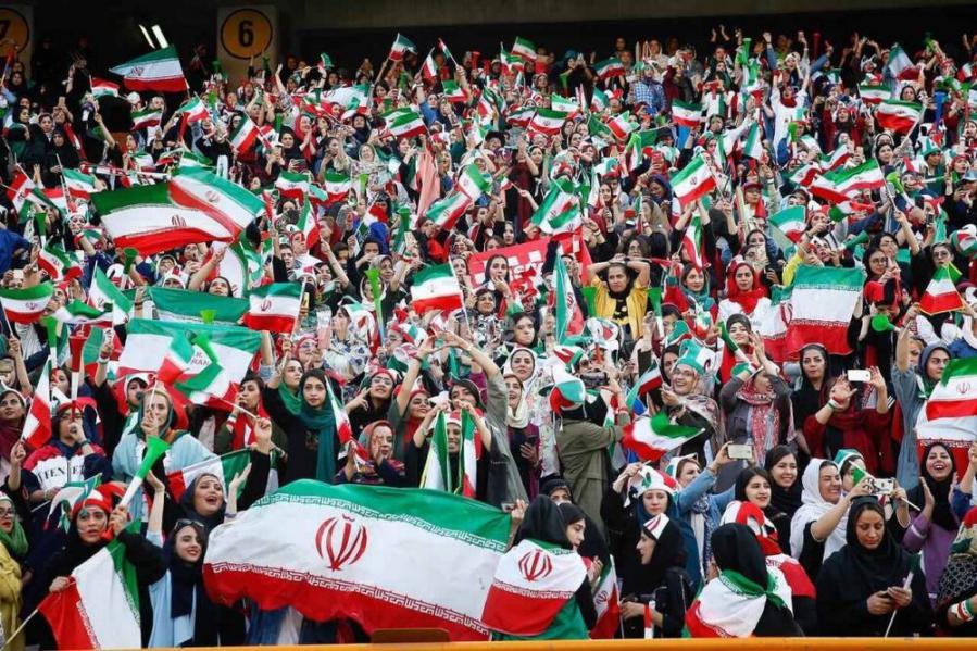 تماشاگران خانم از هفته دوم در ورزشگاه ها 