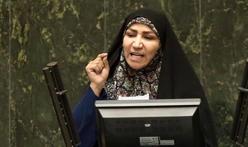رئیسی گفت اگر فرزند کسی تابعیت خارج دارد خودش هم برود، منتظریم!/فرزندان ۵ هزار و ۴۰۰ مسئول جمهوری اسلامی مقیم خارج هستند
