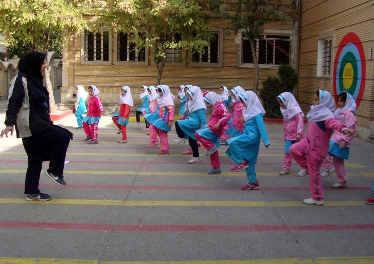 معلمان مدارس غیردولتی را «کارگر» نبینیم