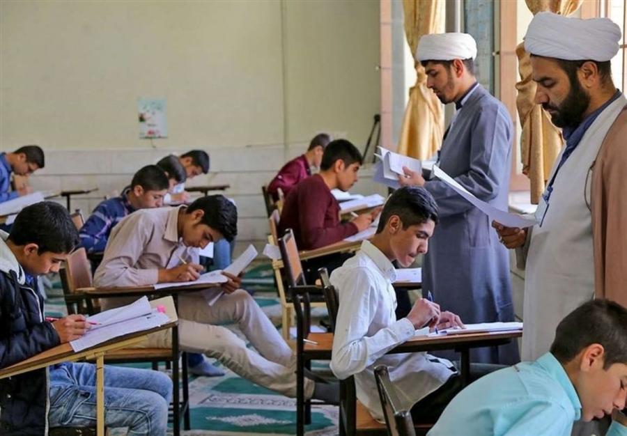 ورود طلاب به مدارس ضروری است/دانش‌آموزان در سواد دینی ضعف دارند / ورود ۳۰۰۰ طلبه به مدارس