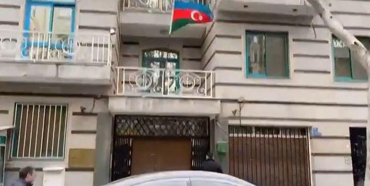  باکو برای این جنایت خونین در ایران چه توضیحی دارد؟/ همسر فرد حمله کننده به سفارت قاچاقی وارد آذربایجان شده بود