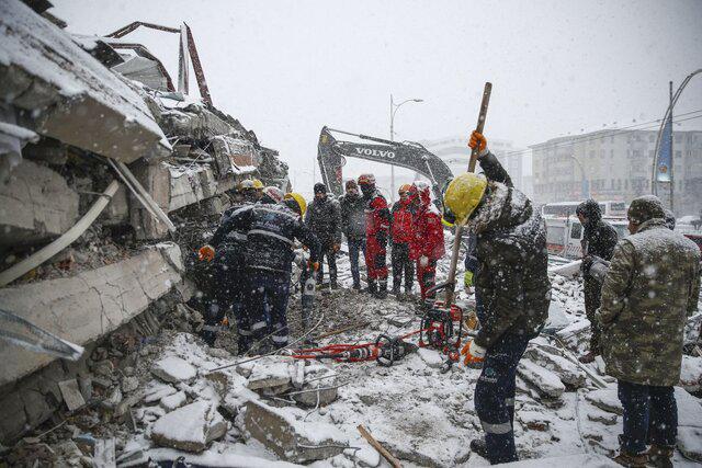 بیش از ۲۴ هزار جانباخته در زلزله ترکیه و سوریه/ کشور ترکیه ۶ متر جابجا شده است