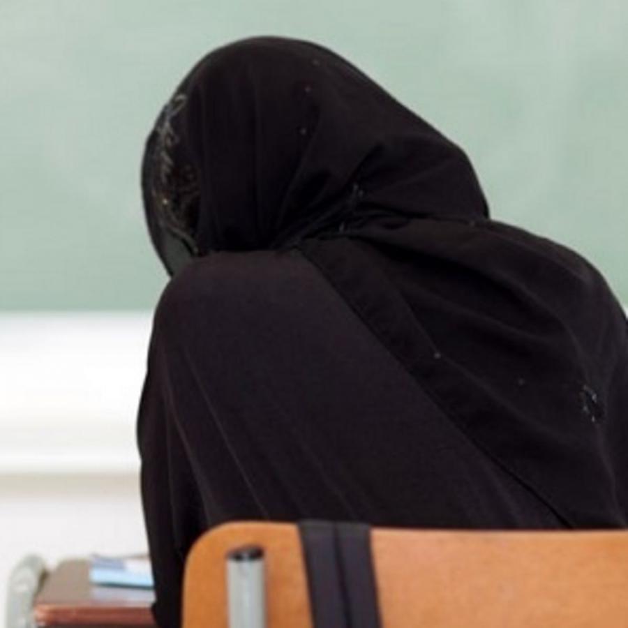 شکایت دختر ۱۸ ساله از نامزدش به خاطر پیامک های زننده 