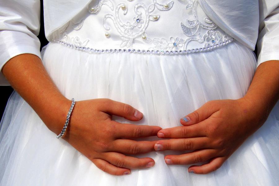 ثبت بیش از ۲۰ هزار ازدواج دختران کمتر از ۱۵ سال از بهار تا پاییز امسال/ «فقر» دلیل اصلی کودک همسری است