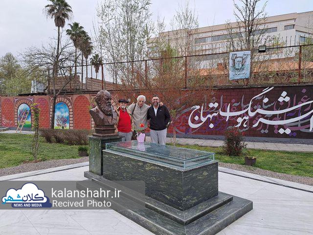 دیدار کیومرث پوراحمد از مزار هوشنگ ابتهاج در رشت