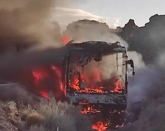 نجات ۳۰ مسافر از آتش سوزی اتوبوس توسط شاگرد راننده