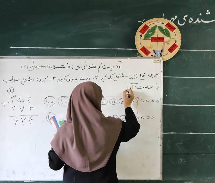به احترام معلمان بادانش و فراموش نشدنیِ ایران؛ بَرپا