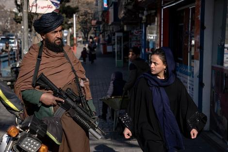 آرایشگاه های زنانه تعطیل و جواز شغلی زنان باطل شد