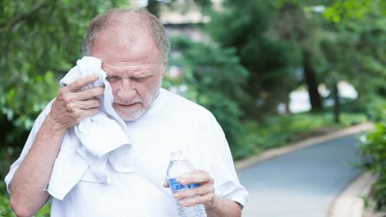 چه کنیم گرمازده نشویم/برای کمک به فرد گرمازده چه کنیم