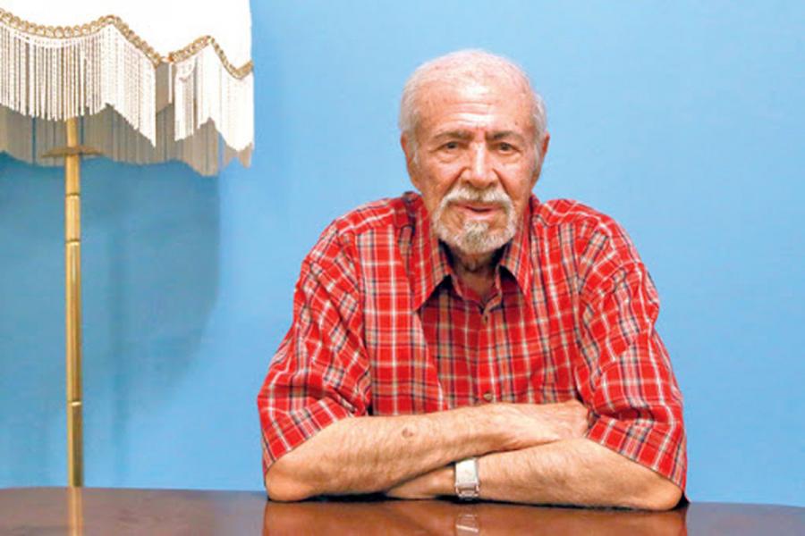 ر. اعتمادی، نویسنده کتاب های پرفروش و عامه پسند درگذشت