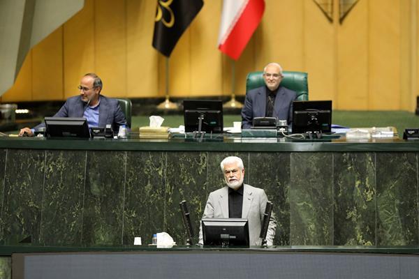 باید دعا کنیم که فرزندان مسئولان بیمار شوند تا برای رفع مشکلات دارویی مردم هم فکری کنند/ برخی از مردم هر ۶ ماه یک بار رنگ گوشت را نمی بینند