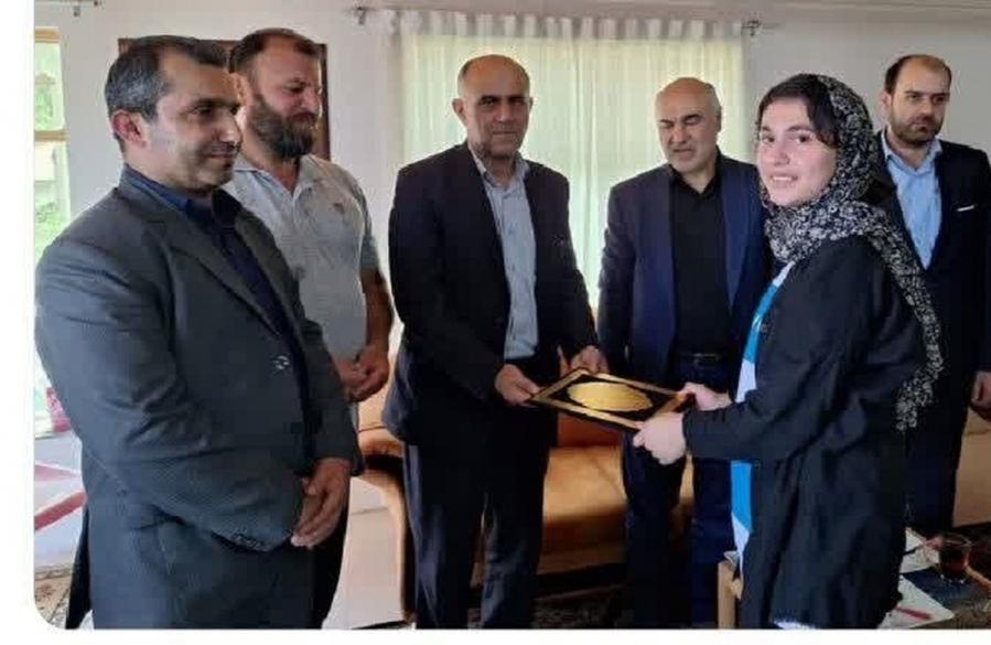 تصویر و جزئیات تازه از جنجال تقدیر از ورزشکار دختر بی حجاب