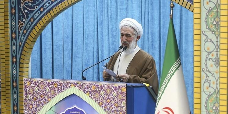 دختران و زنان کشف حجاب کننده «پررو» و «بی حیا» هستند/ پدر و برادرشان جلوی اینها که خودشان را در معرض هوس بازان می گذارند، بگیرند