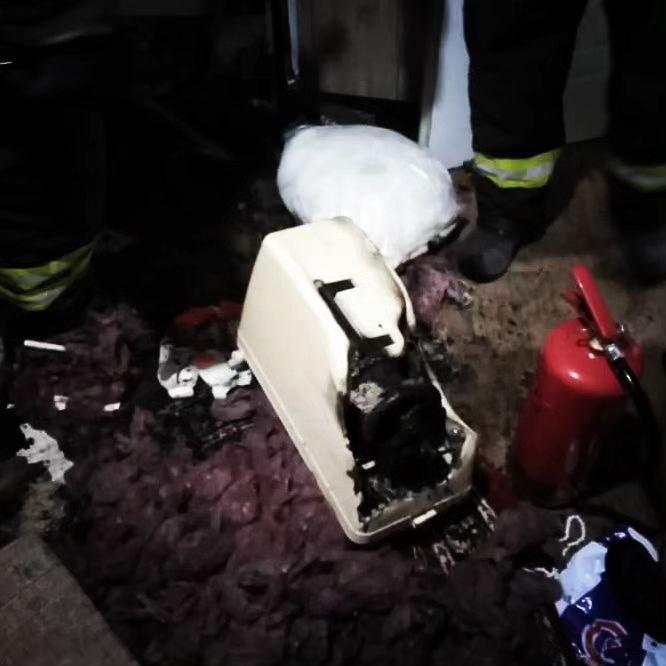 کودک کبریت به دست در رشت خانه ای را به آتش کشید/ توصیه سازمان آتش نشانی به خانواده ها