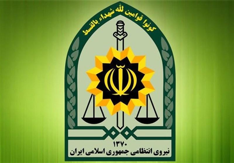  رفتار خشن سرباز پلیس با متهم بعد بازداشت ! / با شوکر به جانش افتاد 
