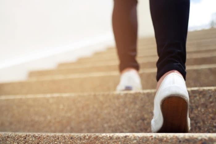 چرا بالا رفتن از پله‌ها به قلب کمک می‌کند؟