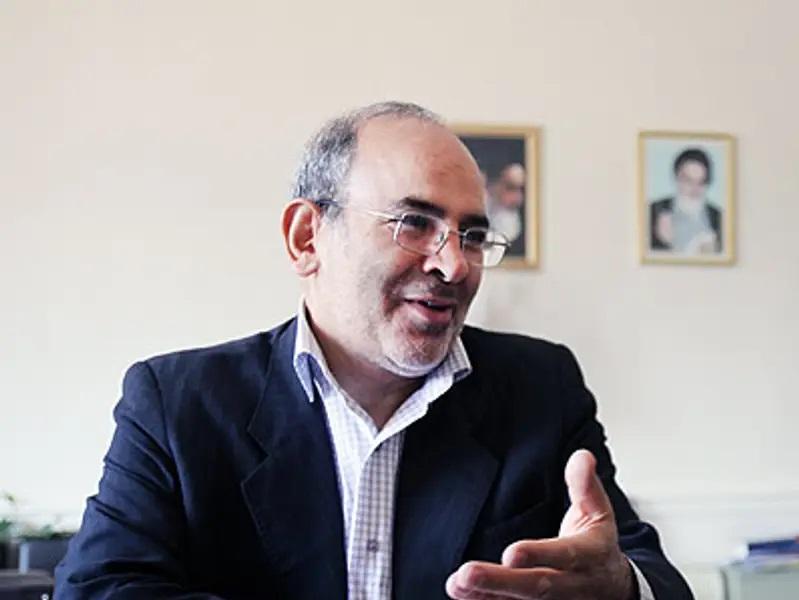 دست دادن و روبوسی دانشجویان دختر و پسر من را منقلب کرد