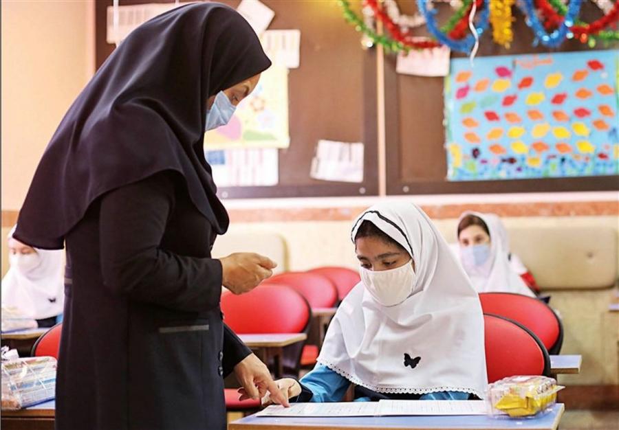 تدریس ۱۸۰۰۰ معلم بدون قرارداد،حقوق و بیمه 
