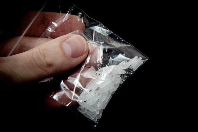  تا ۲۵ سال؛ بزرگترین گروه مصرف‌کننده «شیشه»/ چرا شیشه اعتیادآور است؟
