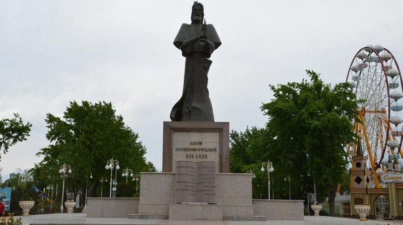 دستور رئیس جمهور تاجیکستان برای توزیع رایگان شاهنامه فردوسی به خط سیریلیک میان خانواده‌های تاجیک