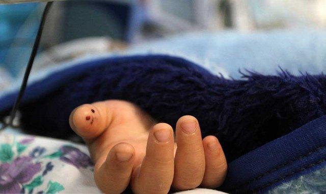 بازداشت نامادری که کودک را از پله های ایوان پرت کرد/ دختر ۴ ساله به کما رفت