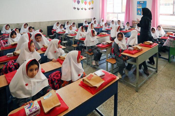 مدارس ابتدایی ساعت فعالیت خود را به خانواده ها اعلام کنند