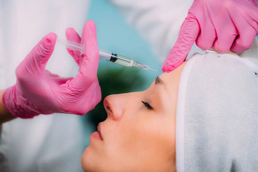 فقط به مراکز تایید شده وزارت بهداشت مراجعه کنید/خطر کوری و سکته  مغزی حین برداشت چربی