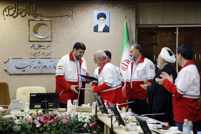 مرد نیک اندیش رودسری ۲۷ مغازه‌ی ۷۰۰ میلیارد تومانی‌اش را به هلال‌احمر اهدا کرد