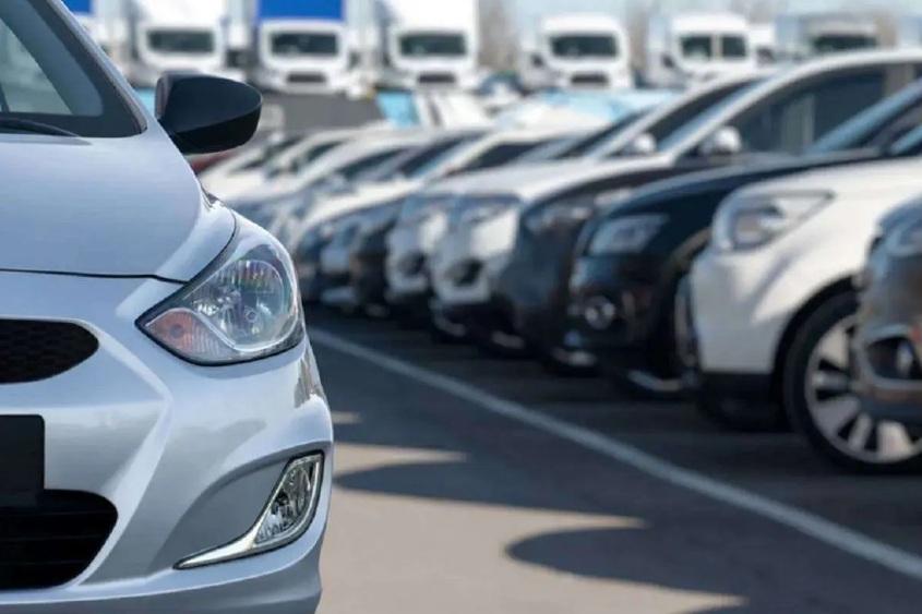تمدید ثبت‌نام خودروهای وارداتی تا ساعت ۱۵ امروز