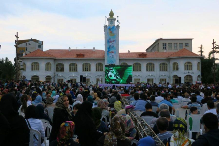 پخش زنده دیدار ایران-قطر در پیاده راه شهرداری رشت