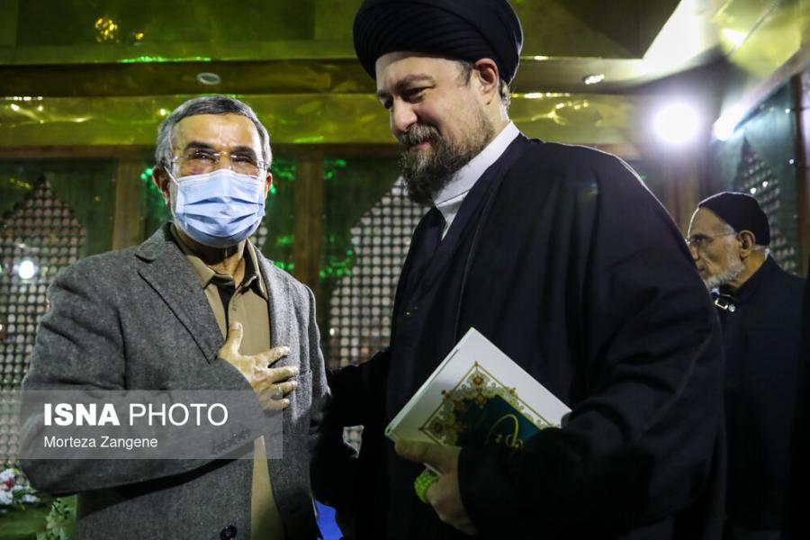 تصاویری از  محمود احمدی نژاد با صورتی کبود در مرقد امام خمینی که سوال برانگیز شده است؛جراحی یا بیماری پوستی؟