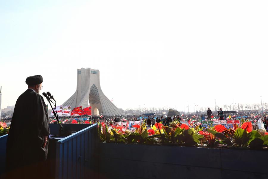ایران بر سیاست نه شرقی و غربی استوار است/در عالم کسی جرات تجاوز به این آب و خاک را ندارد