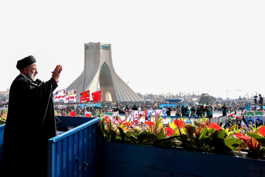 ایران بر سیاست نه شرقی و غربی استوار است/در عالم کسی جرات تجاوز به این آب و خاک 