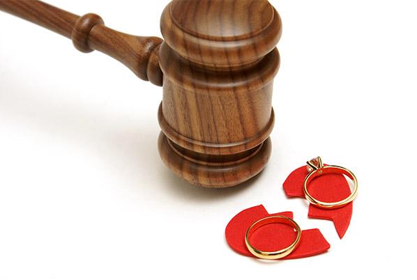 عاقبت تلخ ازدواج پنهانی پزشک با منشی فریبکار