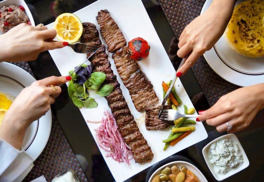 دریافت حق سرویس در رستوران ها غیرقانونی است
