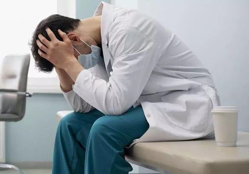 ۳۰ درصد دستیاران پزشکی به خودکشی فکر می‌کنند