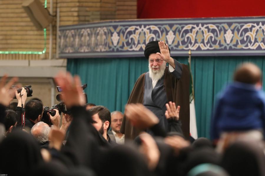 مجلس قوی و پیشرفت کشور با انتخابات قوی و پرشور/رهبر انقلاب: رأی ندادن هیچ مشکلی را از کشور حل نمی کند