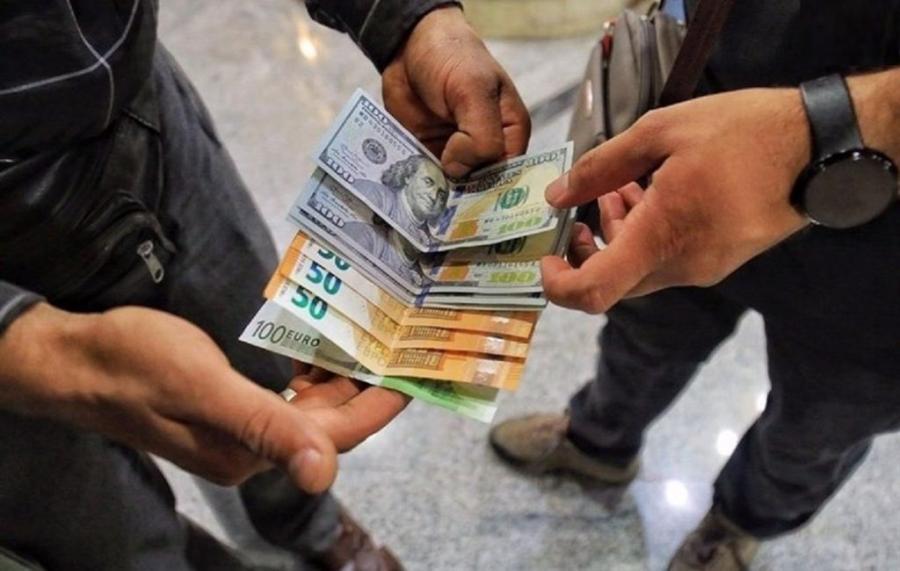 قیمت دلار امروز ۲۵ اردیبهشت ۱۴۰۴ / دلار در کانال ۸۲ هزار تومانی معامله شد