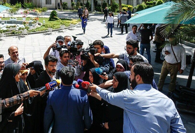افزایش حقوق کارمندان در فیش های فروردین اعمال می شود