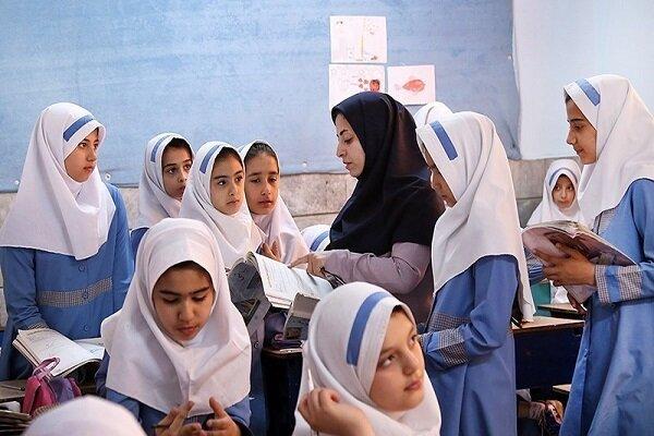 میزان حقوق معلمان کمترین رقم در میان ۸۵ دستگاه اجرایی است