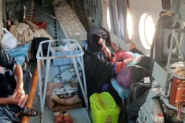 انتقال هوایی مادر باردار گرفتارشده در سیلانتقال هوایی مادر باردار گرفتارشده در سیل