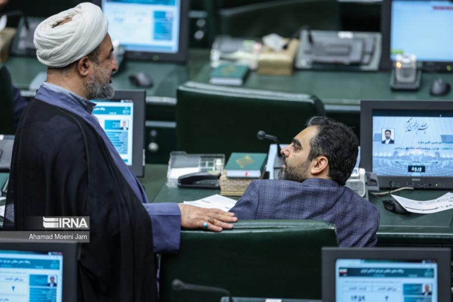 صدای بلندِ تندروهایی که کم تر از ۴۰نفرند