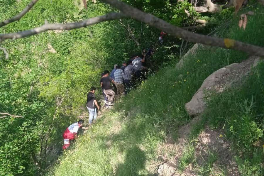 سقوط پراید به دره در اشکور رودسر با یک کشته و ۲ مجروح