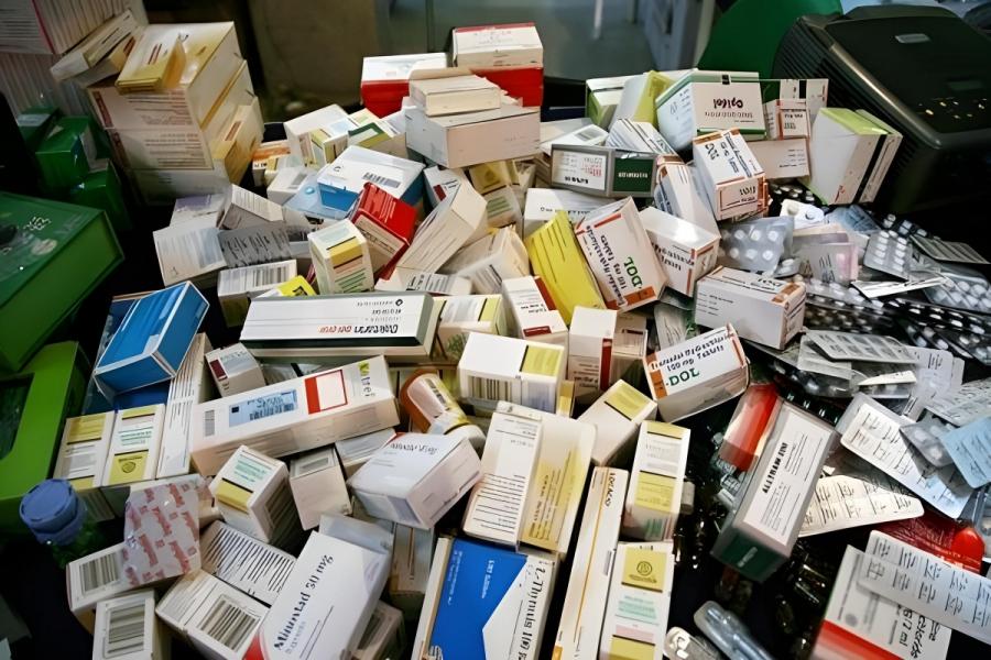 کشف ۲۰ هزار قلم انواع دارو از یک خانه در رشت