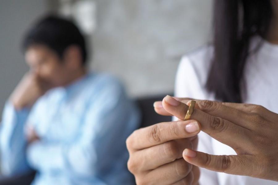 درخواست طلاق به  خاطر دادن گوشت و مرغ به مادر