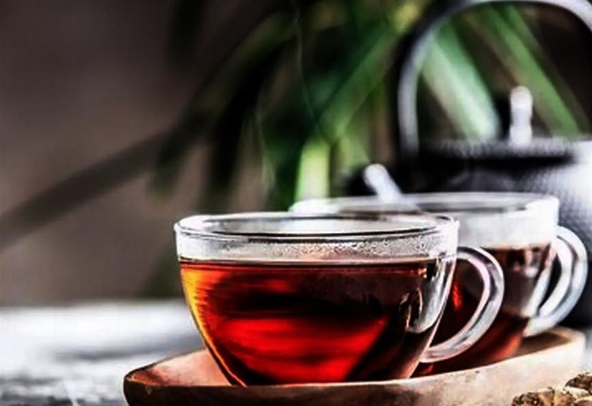 این افراد به هیچ وجه چای پررنگ ننوشند