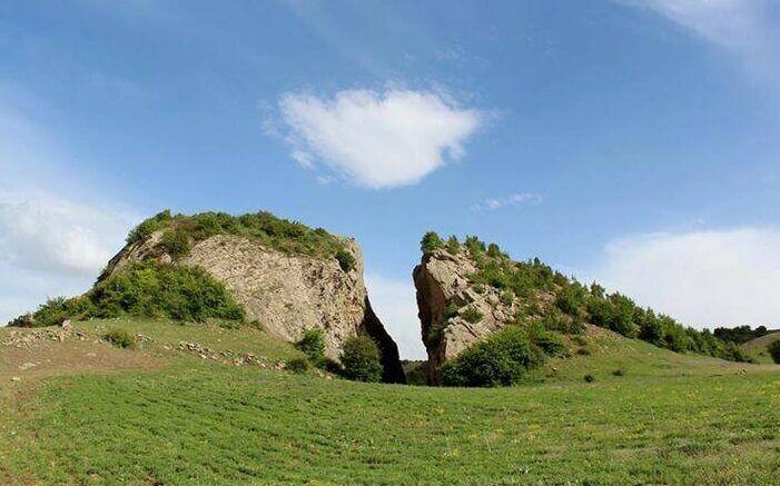 ابلاغ ثبت درخت افرای لنگرود و منظر طبیعی «بِشکافته سنگ» سیاهکل در فهرست میراث طبیعی گیلان