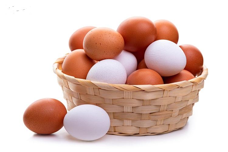 آیا رنگ قهوه‌ای پوست تخم مرغ به معنی ارزش غذایی بالاتر آن است؟