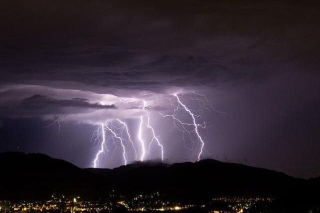  صاعقه، جان یک سرباز را در سردشت گرفت